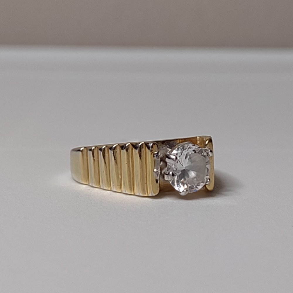 Size 7.75 GE Ring With Clear Stone